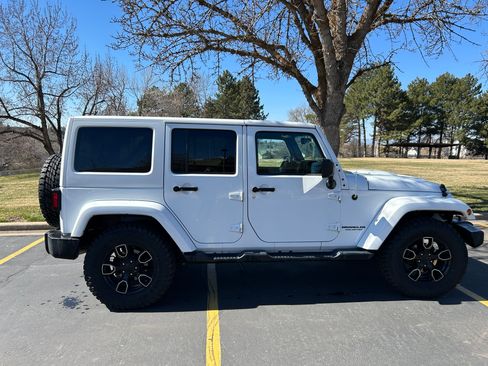 Used 2017 Jeep Wrangler Unlimited Sahara image 1