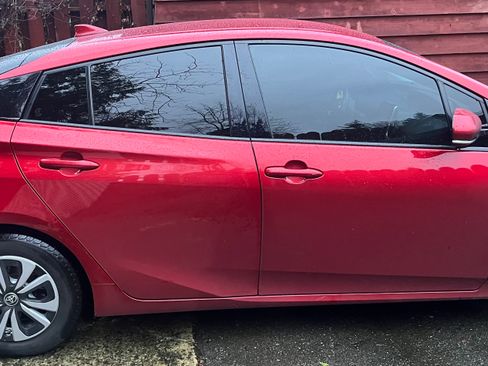 Used 2018 Toyota Prius Prime Premium image 4