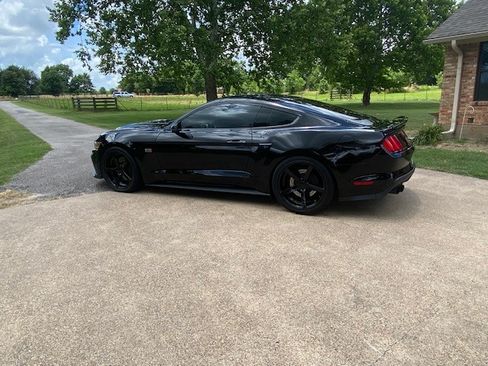 Used 2017 Ford Mustang GT Premium w/ Equipment Group 401A RWD image 2