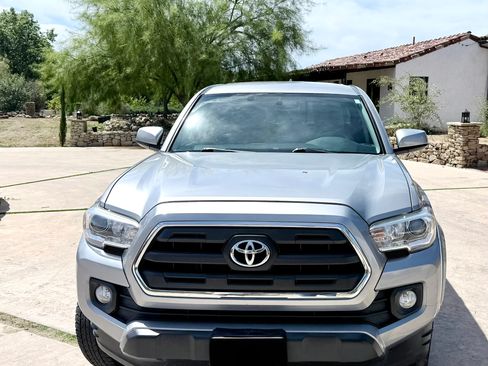 Used 2016 Toyota Tacoma SR5 w/ SR5 Appearance Package (SN) image 2