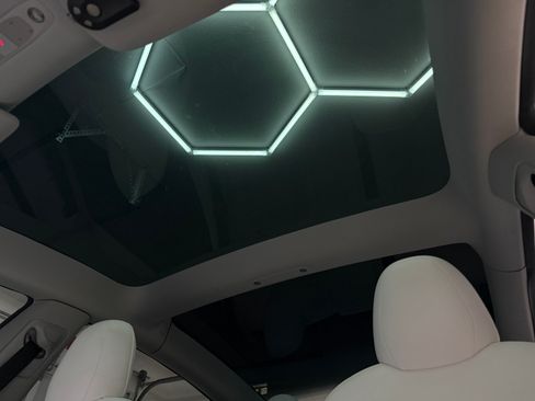 Used 2022 Tesla Model 3 Long Range image 17