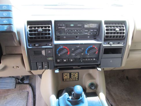 Used 1996 Land Rover Discovery SE AWD/4WD image 9