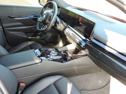 Used 2024 BMW i5 eDrive40i w/ Executive Package RWD image 27