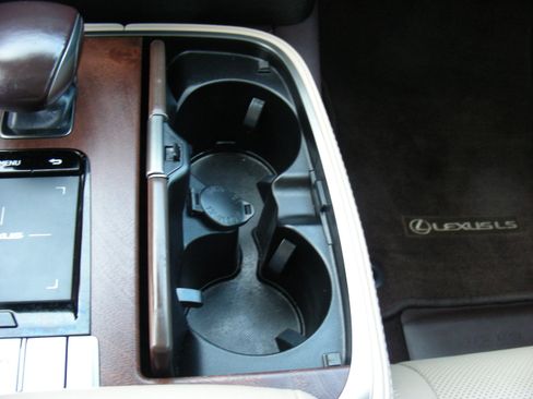 Used 2018 Lexus LS 500 500 Sedan 4D w/ Accessory Package (Z2) image 32