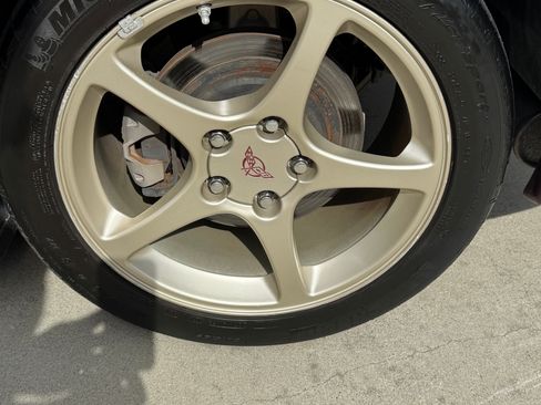 Used 2003 Chevrolet Corvette Coupe w/ Preferred Equipment Group image 27