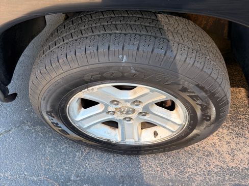 Used 2006 Dodge Ram 1500 Truck SLT RWD image 12