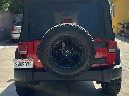 Used 2014 Jeep Wrangler Unlimited Sport w/ Quick Order Package 24S AWD/4WD image 4