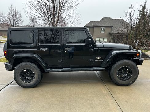 Used 2015 Jeep Wrangler Unlimited Sahara w/ Dual Top Group image 14