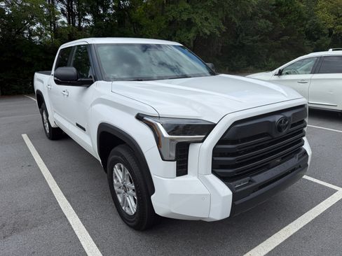 Used 2026 Toyota Tundra SR5 w/ SR5 Premium Package AWD/4WD image 14