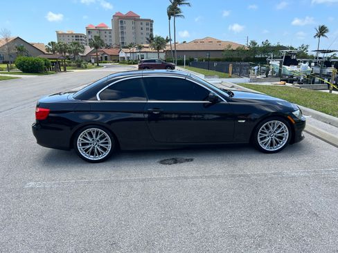 Used 2011 BMW 335i Convertible image 16