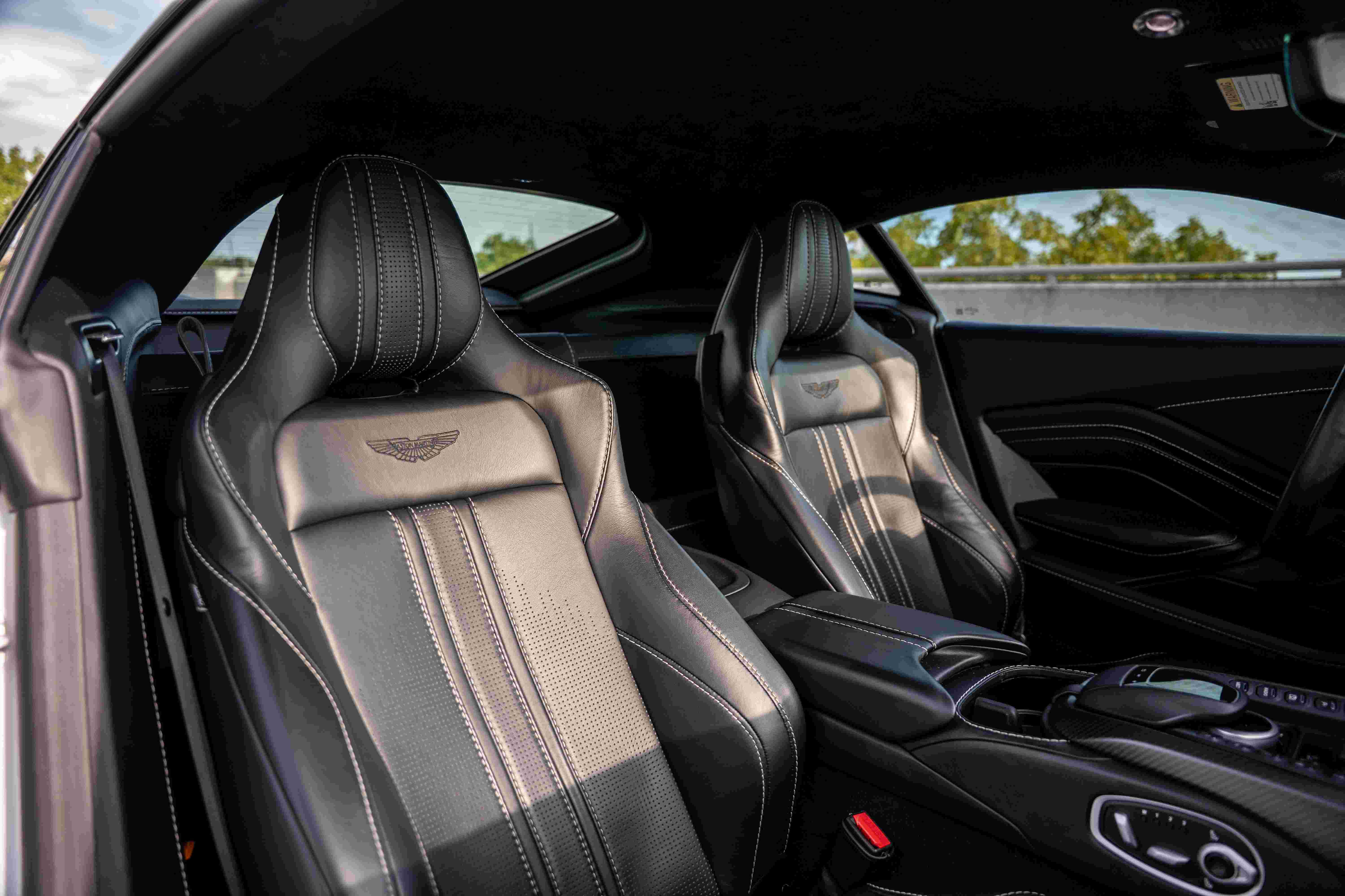Used 2019 Aston Martin V8 Vantage Coupe RWD image 4