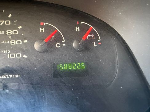 Used 2004 Ford E-350 and Econoline 350 Extended Super Duty image 27