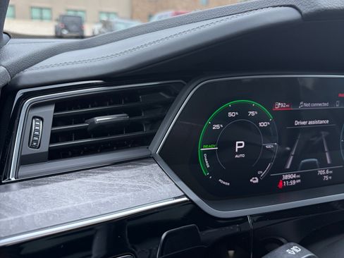Used 2019 Audi e-tron Prestige w/ Prestige Package AWD/4WD image 20