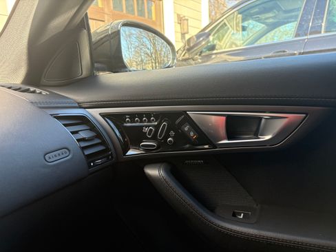 Used 2016 Jaguar F-TYPE Convertible image 15