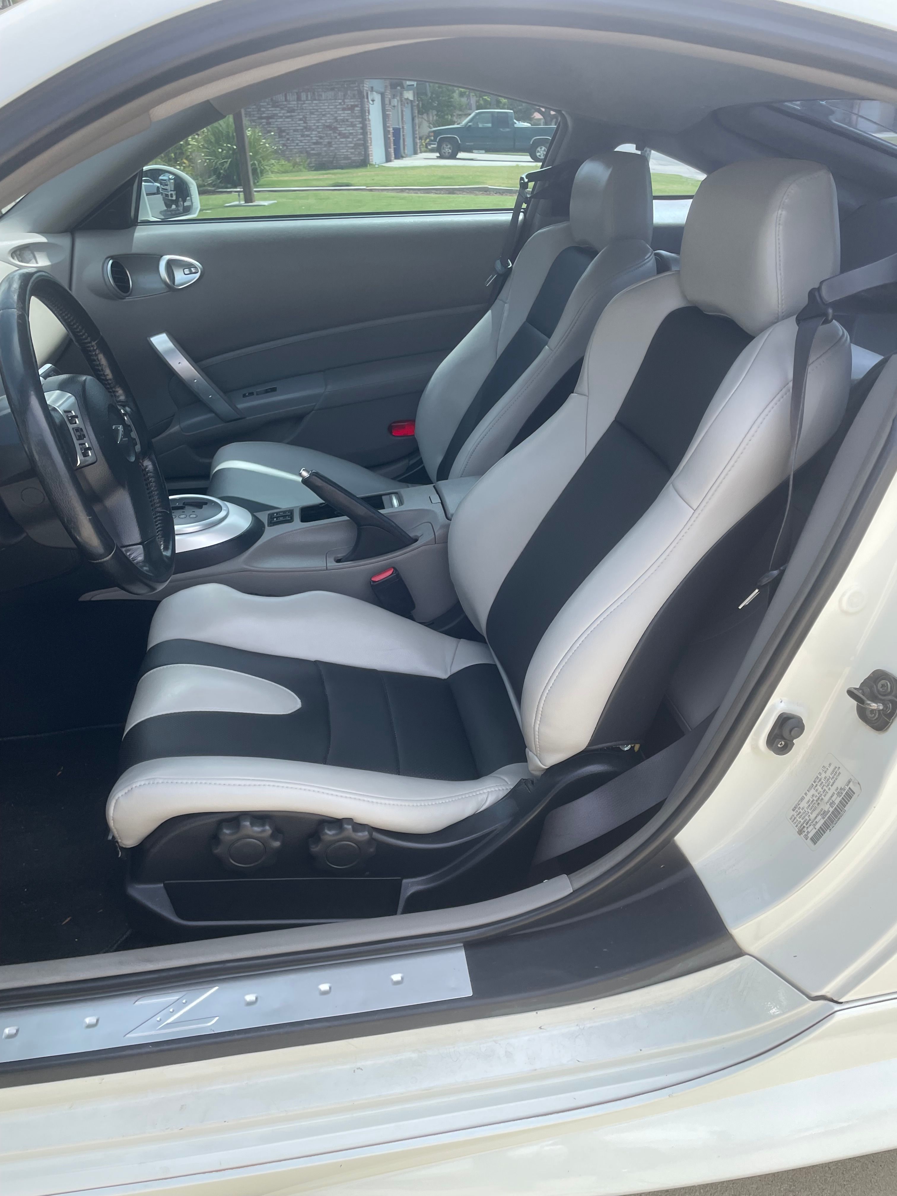 Used 2006 Nissan 350Z Touring w/ (N93) Cargo Convenience Pkg RWD image 15