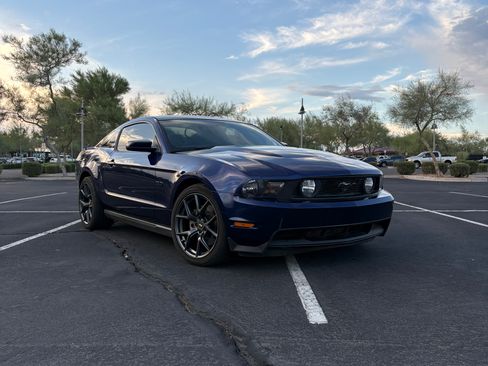 Used 2012 Ford Mustang GT RWD image 2