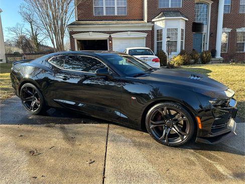 Used 2019 Chevrolet Camaro SS image 2