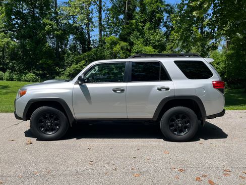 Used 2011 Toyota 4Runner Trail AWD/4WD image 5