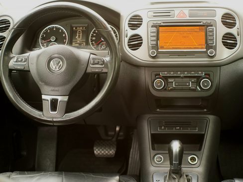 Used 2011 Volkswagen Tiguan SEL FWD image 11