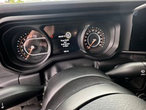 Used 2025 Jeep Gladiator Mojave w/ Convenience Group image 12