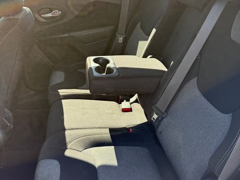 Used 2015 Jeep Cherokee Sport image 12