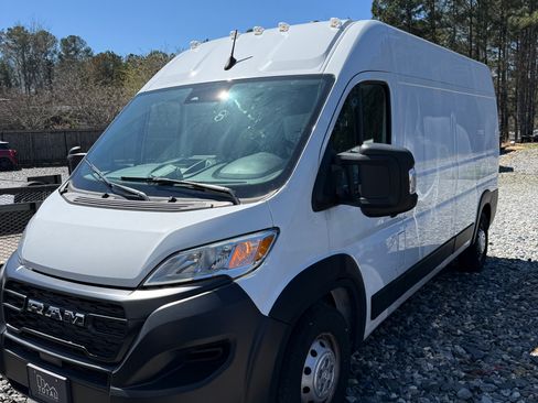 Used 2023 RAM ProMaster 2500 w/ Convenience Group FWD image 2