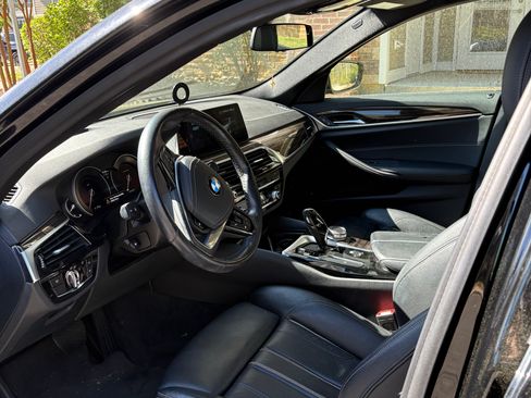 Used 2018 BMW 530i xDrive image 12