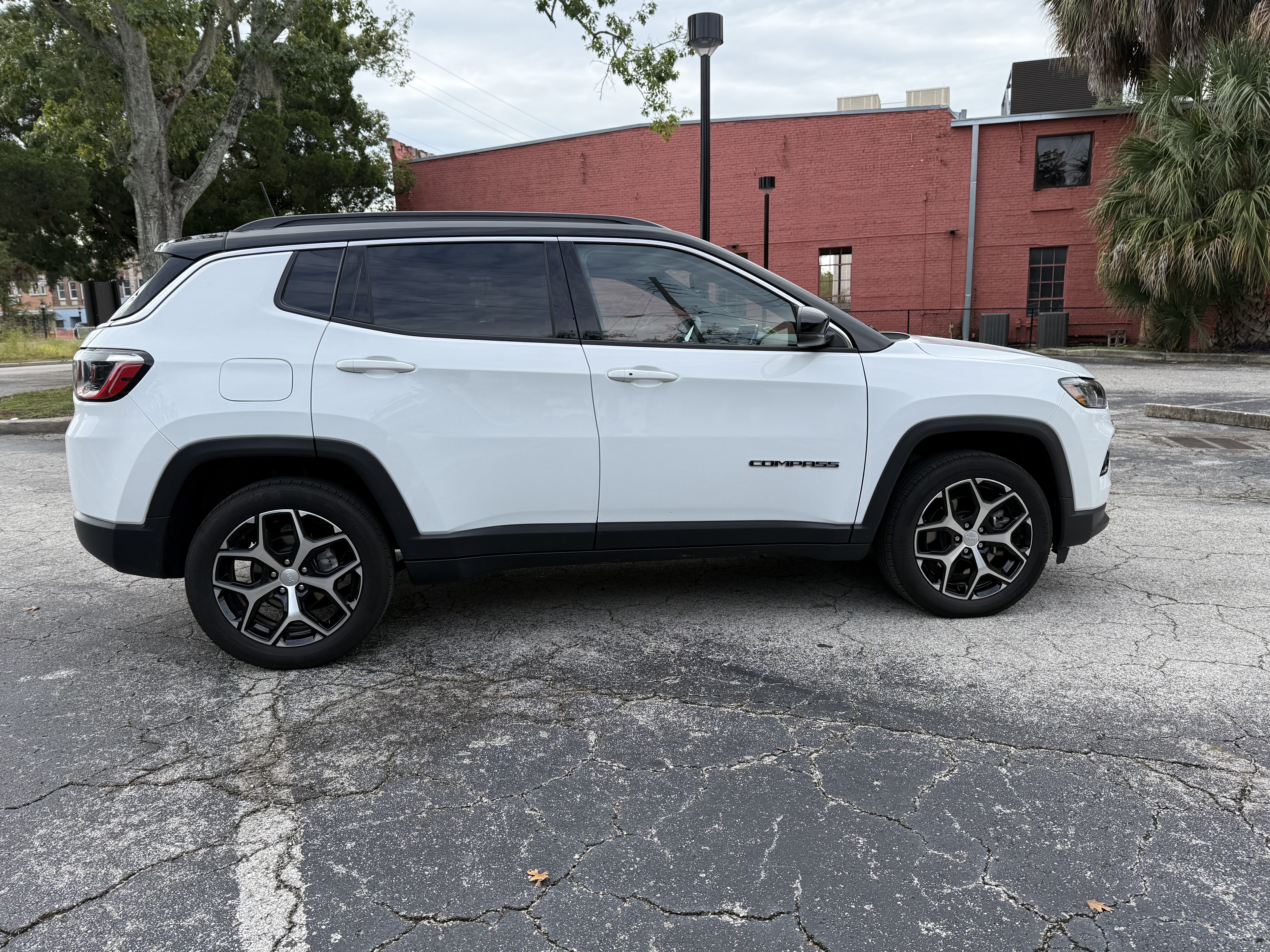 Used 2024 Jeep Compass Limited AWD/4WD image 4