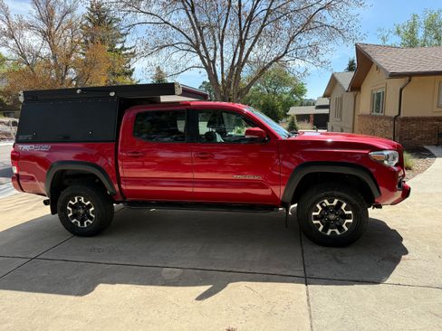 Used 2018 Toyota Tacoma TRD Off-Road w/ Technology Package AWD/4WD image 22