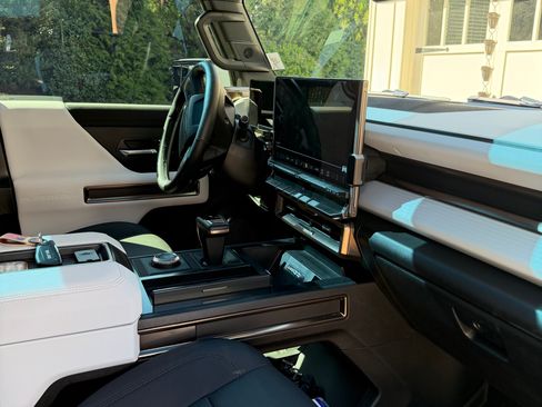 Used 2025 GMC Hummer EV 3X image 10
