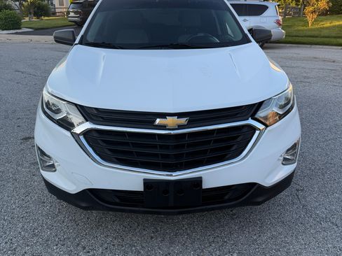 Used 2019 Chevrolet Equinox LS w/ LS Convenience Package FWD image 2