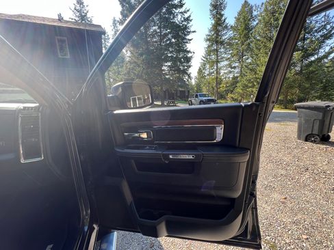 Used 2017 RAM 1500 Laramie image 18