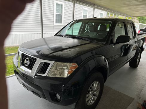 Used 2014 Nissan Frontier SV w/ SV Value Truck Package RWD image 1