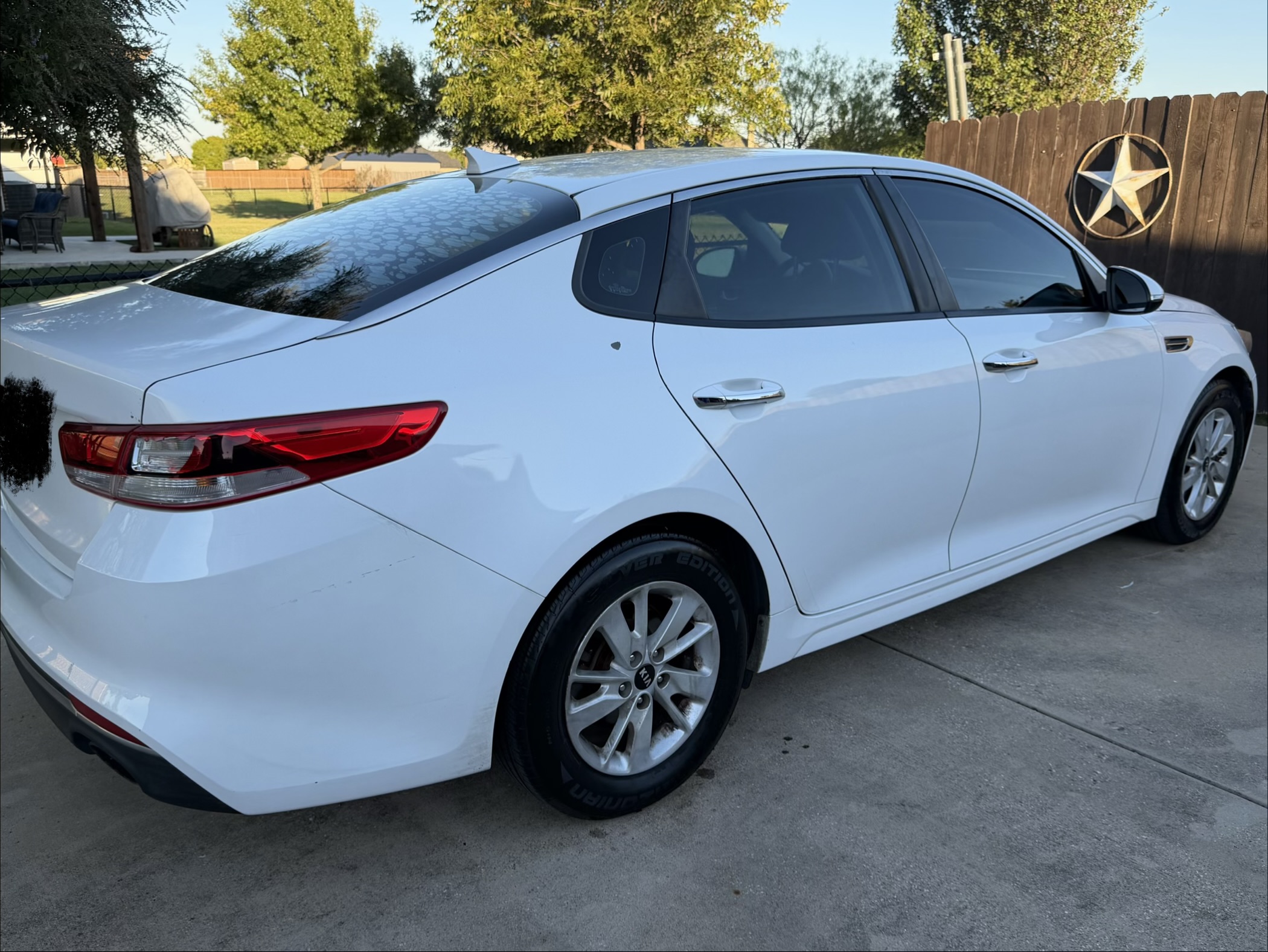 Used 2016 Kia Optima LX FWD image 1