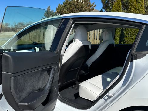 Used 2020 Tesla Model 3 Long Range image 9