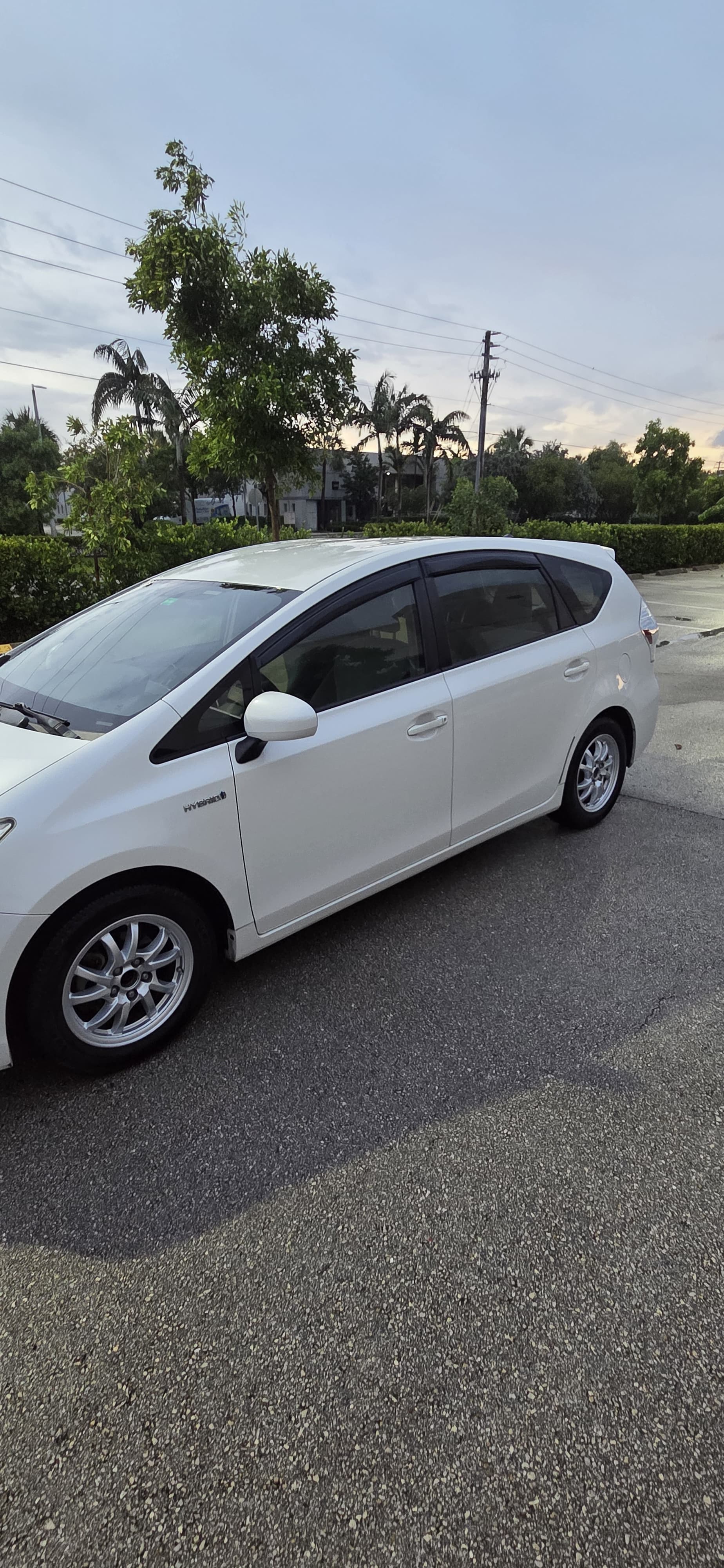 Used 2012 Toyota Prius V Two FWD image 4