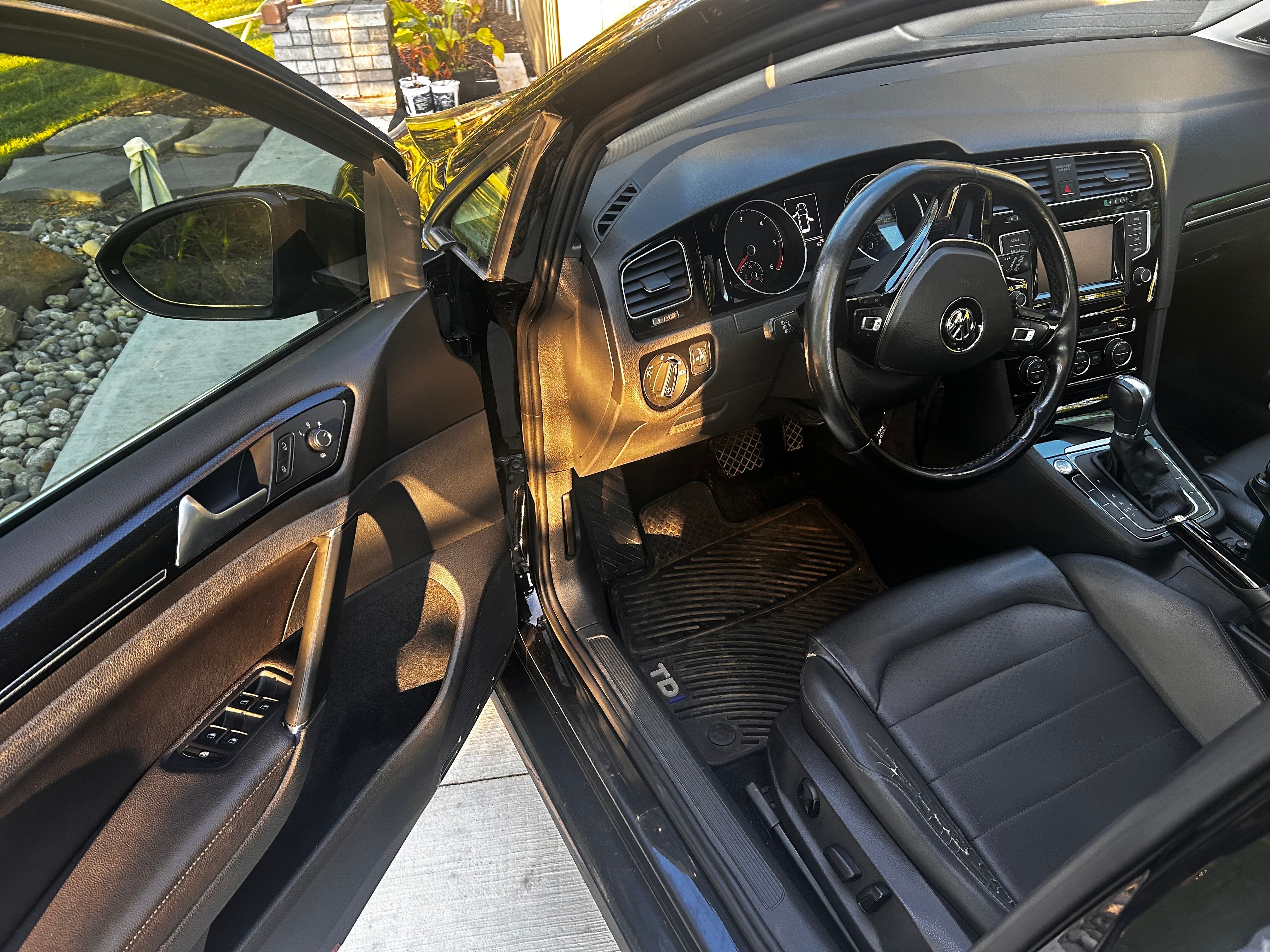 Used 2015 Volkswagen Golf TDI SEL w/ Lighting Package (SEL) FWD image 23