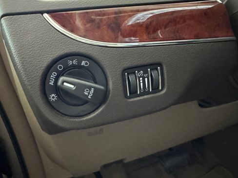 Used 2013 Chrysler Town & Country Touring-L w/ Driver Convenience Group image 32