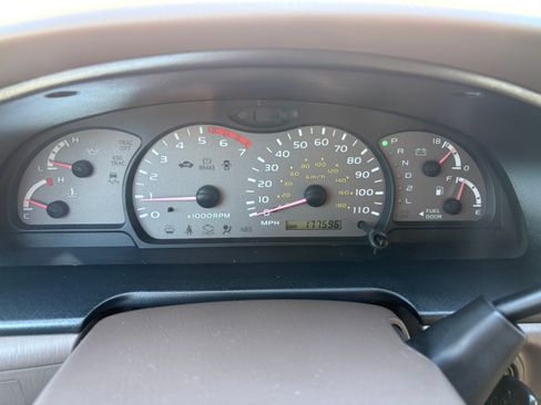 Used 2002 Toyota Sequoia SR5 image 23