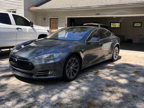 Used 2013 Tesla Model S Performance image 2