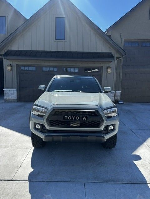 Used 2023 Toyota Tacoma TRD Off-Road w/ TRD Premium Off Road Package AWD/4WD image 2