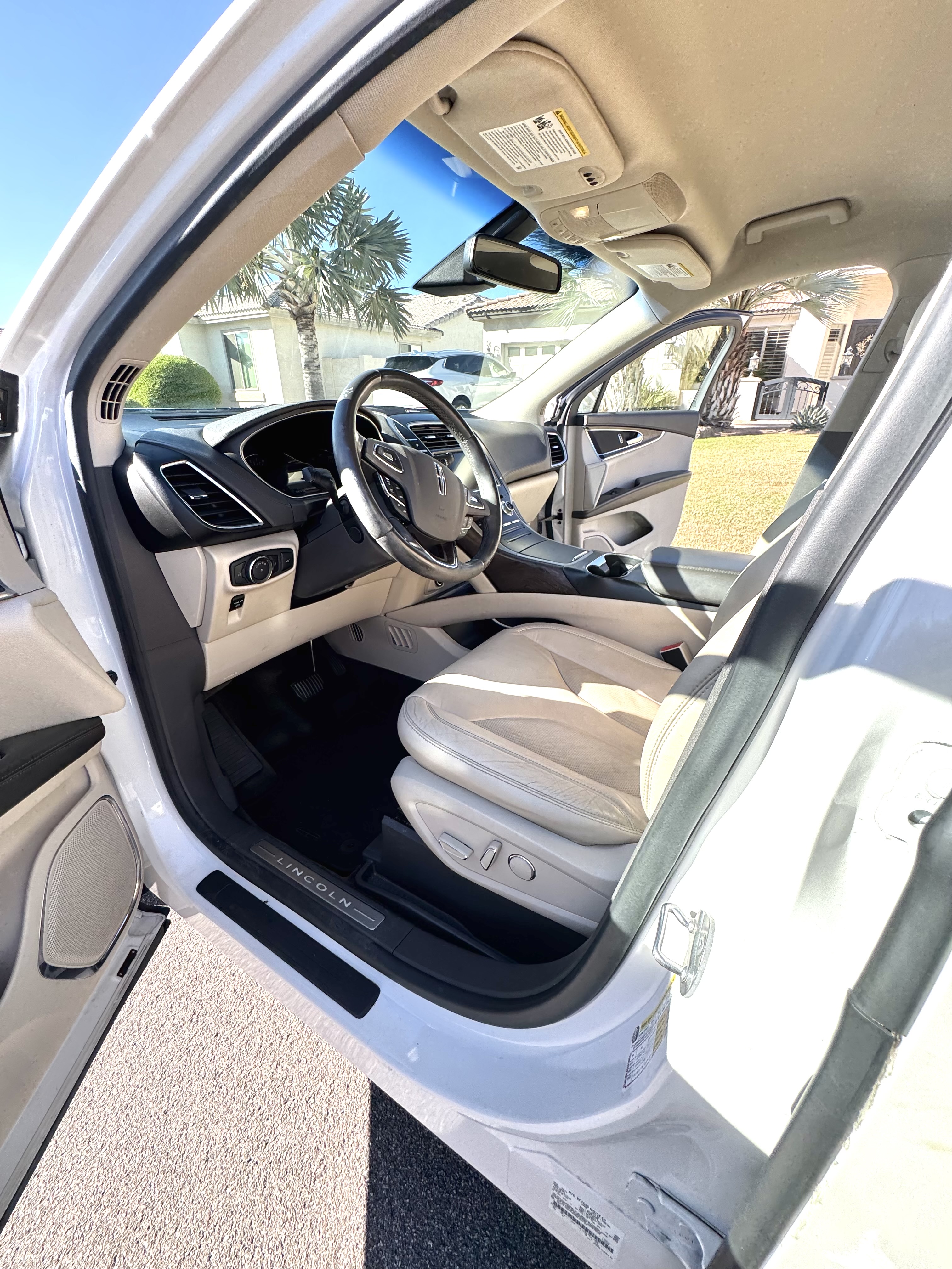 Used 2016 Lincoln MKX Select w/ Select Plus Package FWD image 6