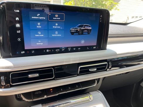 Used 2025 Lincoln Aviator Reserve w/ Equipment Group 201A AWD/4WD image 10