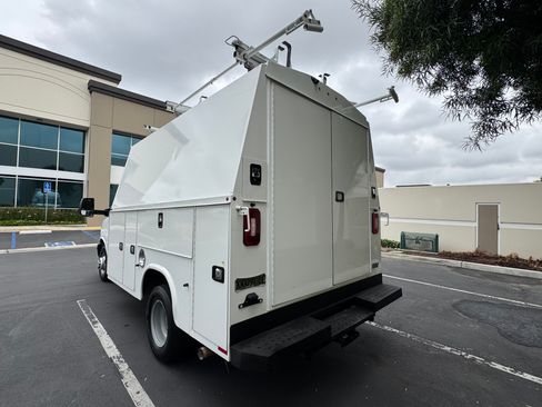 Used 2022 Chevrolet Express 3500 w/ Power Convenience Package image 5