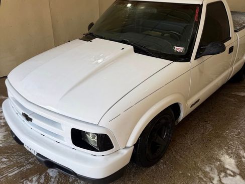 Used 1996 Chevrolet S10 Pickup 2WD Regular Cab image 2