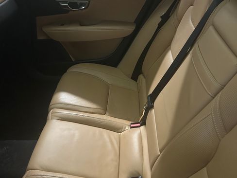 Used 2018 Volvo V90 T5 Inscription image 16