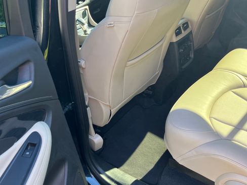 Used 2018 Buick Envision Essence w/ LPO, Cargo Package image 10