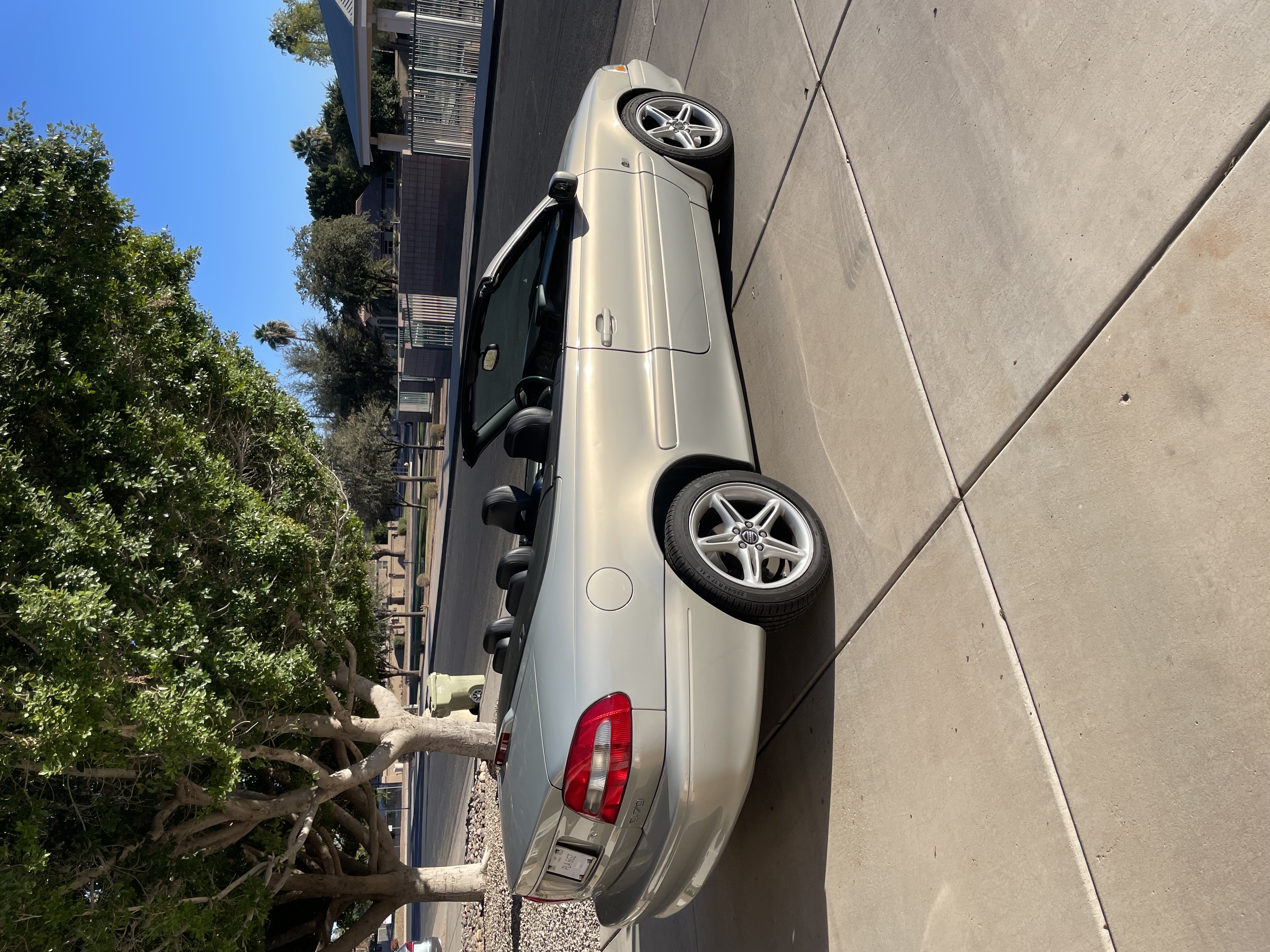 Used 2001 Volvo C70 HT FWD image 1