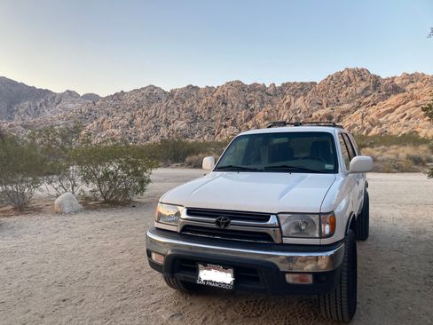 Used 2002 Toyota 4Runner SR5 AWD/4WD image 6