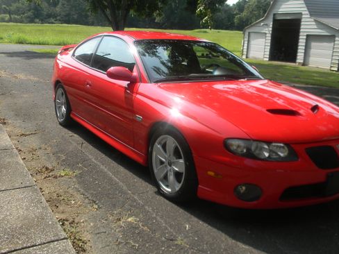 Used 2005 Pontiac GTO RWD image 2